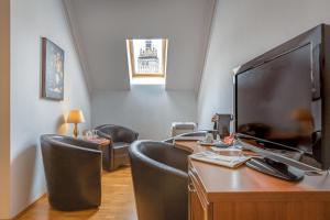 TV a/nebo společenská místnost v ubytování Hotel Boutique Bulevard + 37 fotografií