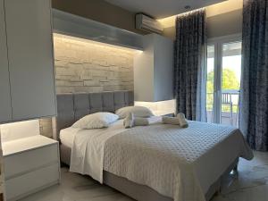 Postel nebo postele na pokoji v ubytování Evelina Luxury Suites in Corfu