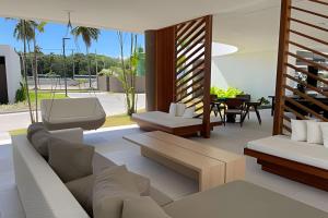 a living room with a couch and a table at Flat Luxo Alto Padrão, Praia de Muro Alto, Makia Beach Experience in Ipojuca