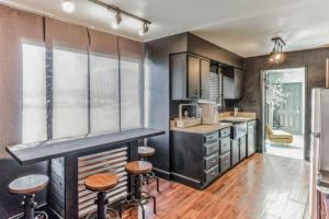 Η κουζίνα ή μικρή κουζίνα στο Pets BBQ Fire-pit Near Downtown St George
