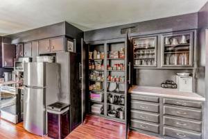 Η κουζίνα ή μικρή κουζίνα στο Pets BBQ Fire-pit Near Downtown St George +13 φωτογραφίες