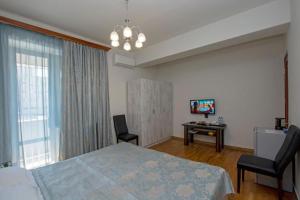 TV a/nebo společenská místnost v ubytování Seasons Boutique Hotel