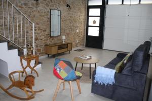 A seating area at Los tres castells