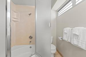 Et badeværelse på Waikiki Shore 1310