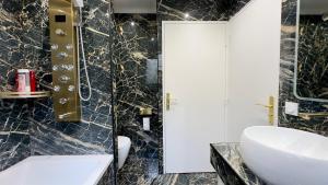 a bathroom with a sink and a toilet at Villa Parc - Parking privé - Disneyland 7min - 8 P in Serris +42 photos