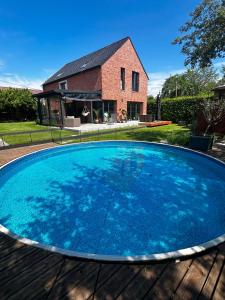 Bazén v ubytování VILLA KATARINA with heated pool nebo v jeho okolí