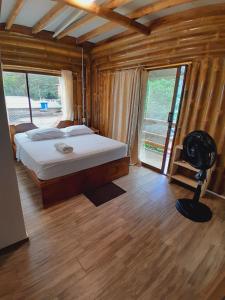 Postel nebo postele na pokoji v ubytování Hostal Fara