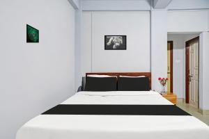 Super Hotel O Lapalang Shillong客房内的一张或多张床位