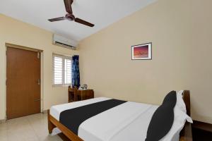 Postel nebo postele na pokoji v ubytování Super Hotel O Chinnamuthu Main Street