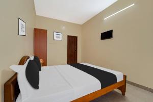 Postel nebo postele na pokoji v ubytování Super Hotel O Chinnamuthu Main Street