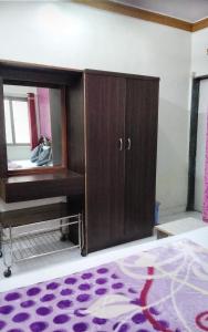 Postel nebo postele na pokoji v ubytování Om Datta Krupa Niwas Cottage