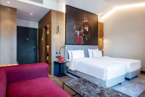 Letto o letti in una camera di Radisson RED Tbilisi