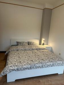 Chambre double à Niederkorn 객실 침대