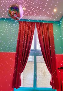 Fotografia z galérie ubytovania Funky House SPA - Jacuzzi - Salle de cinéma & Netflix - Billard - Nintendo switch & jeux v destinácii Douai