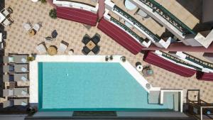 Bazén v ubytování Hotel Evilion Sea And Sun nebo v jeho okolí