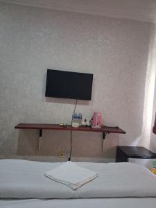 TV a/nebo společenská místnost v ubytování Twilight Inn