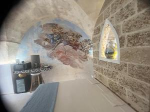 a room with a mural on the wall at Il Pozzo Antico in Gallipoli