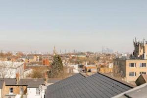 Γενική άποψη της πόλης Upper Norwood ή θέα της πόλης από  αυτό το δωμάτιο σε οικογενειακή κατοικία