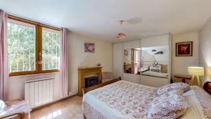 a bedroom with a bed and a fireplace and a mirror at Magnifique villa La Fenière En Provence in Aubagne