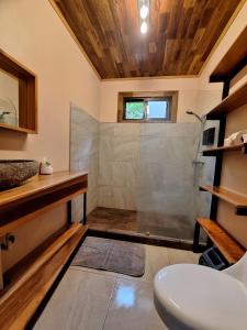 Koupelna v ubytování Birding Corcovado Eco Lodge