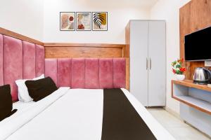 Voodi või voodid majutusasutuse Super Townhouse Govardhan toas
