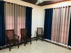 Area soggiorno di 360 Lotus Hostel Tangalle and Cowork