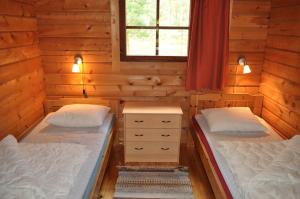 A bed or beds in a room at Hinders Cottages