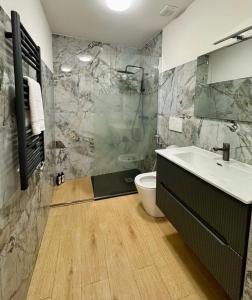 a bathroom with a sink and a toilet and a shower at Casa Magenta Apartment 4 in Valeggio sul Mincio