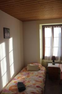 Ένα ή περισσότερα κρεβάτια σε δωμάτιο στο Hôtel du Soleil