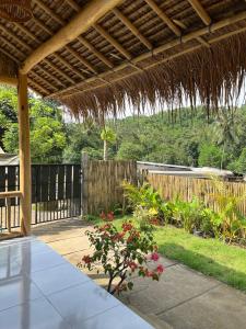 Zahrada ubytování Tyana House Kuta Lombok