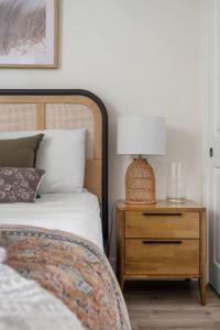 a bedroom with a bed and a nightstand with a lamp at Down Town Condo with gym pool BBQ jacuzzi in San Diego