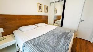 Postel nebo postele na pokoji v ubytování HOTEL PERDIZES - FLAT Executivo - 1206