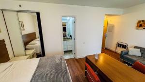 Postel nebo postele na pokoji v ubytování HOTEL PERDIZES - FLAT Executivo - 1206