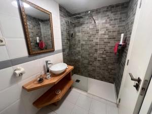 ロスピタレート・デ・リンファントにあるAcacias Playaのギャラリーの写真 +3枚の写真