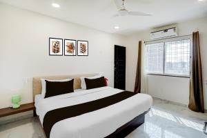 Super Collection O Omkar Nagar Nagpur客房内的一张或多张床位