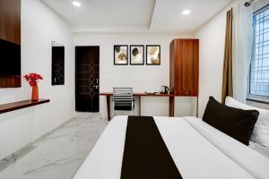 Super Collection O Omkar Nagar Nagpur客房内的一张或多张床位