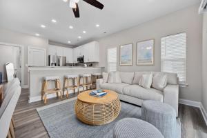 Χώρος καθιστικού στο Ace Basin - Across from ocean - Pet friendly