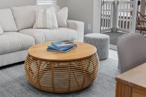 Χώρος καθιστικού στο Ace Basin - Across from ocean - Pet friendly