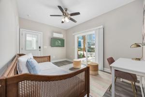 Χώρος καθιστικού στο Ace Basin - Across from ocean - Pet friendly