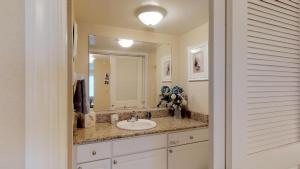 Gallery image of Driftwood Landing 1 in Naples +2 photos