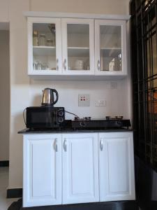 Η κουζίνα ή μικρή κουζίνα στο JK Cozy Homes +8 φωτογραφίες