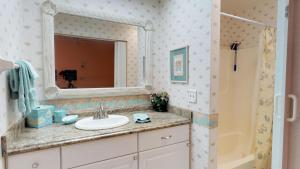 Gallery image of Driftwood Landing 10 in Naples