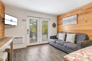Kimberling CityStudio Condo on Table Rock Lake w Access & Views-Free Tickets-的相册照片