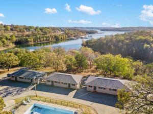 Kimberling CityStudio Condo on Table Rock Lake w Access & Views-Free Tickets-的相册照片