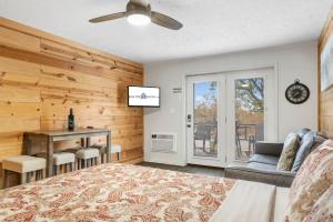 Kimberling CityStudio Condo on Table Rock Lake w Access & Views-Free Tickets-的相册照片