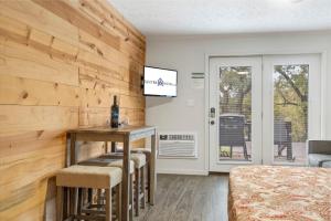 Kimberling CityStudio Condo on Table Rock Lake w Access & Views-Free Tickets-的相册照片