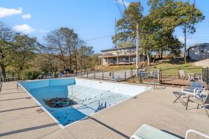 Kimberling CityStudio Condo on Table Rock Lake w Access & Views-Free Tickets-的相册照片