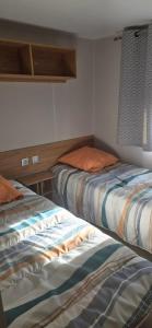 Résidence Camping Les Dunes客房内的一张或多张床位