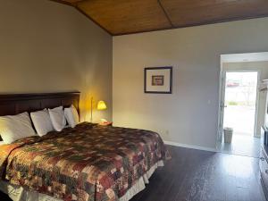 a bedroom with a bed in a room with a window at Town & Country Motel in Clinton
