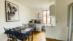 a kitchen with a table and a dining room at Le terminus Appartement 2 chambres in Nevers